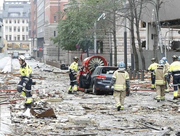 Dos ataques sacuden la capital noruega, el primero con un coche bomba en el centro de la ciudad y el segundo en un campamento juvenil.

Foto: Reuters