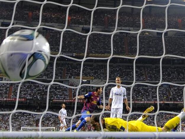 El Real Madrid y el Barcelona empatan 2-2 en la ida de la Supercopa. / AFP