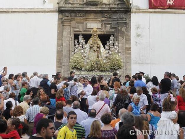 Salida procesional de la Virgen del Rosario. 

Foto: Lourdes de Vicente-Jesus Marin