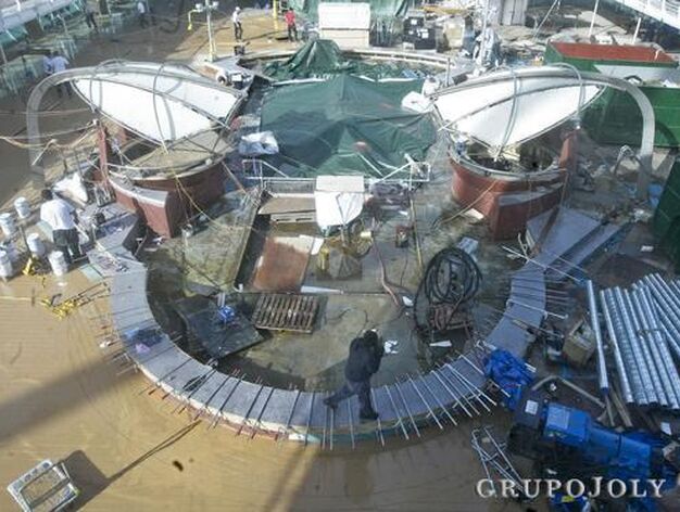 El &acute;Splendor of the Seas' se repara en Navantia. 

Foto: Julio Gonzalez
