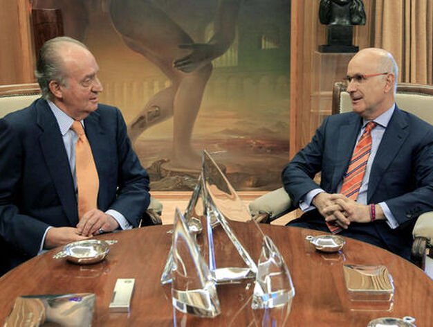 El rey y Duran, durante su turno de consultas para la investidura del presidente del Gobierno

Foto: EFE