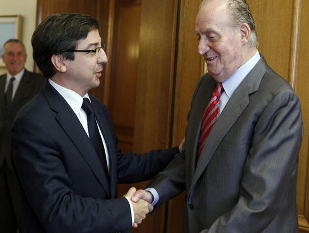 El rey Juan Carlos recibe al diputado de UPN, Carlos Salvador

Foto: EFE