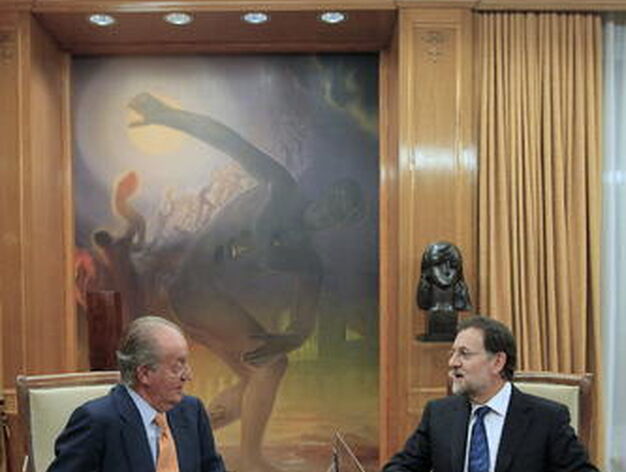 El rey conversa con Mariano Rajoy

Foto: EFE