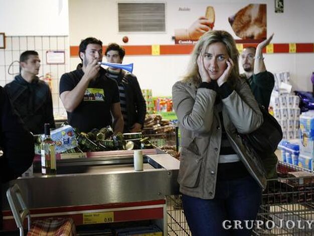 Manifestantes intentan el cierre de un supermercado. 

Foto: Fito Carreto