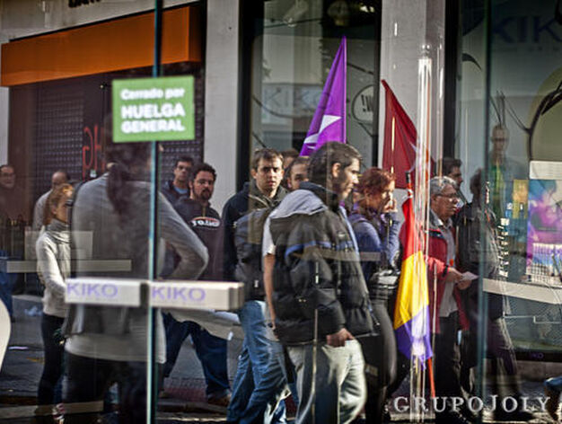 Los manifestantes, a su paso por el Palillero. 

Foto: Julio Gonz&aacute;lez