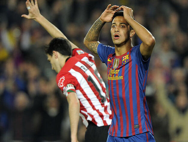 Thiago se echa las manos a la cabeza despu&eacute;s de que le fuera anulado un gol. / AFP