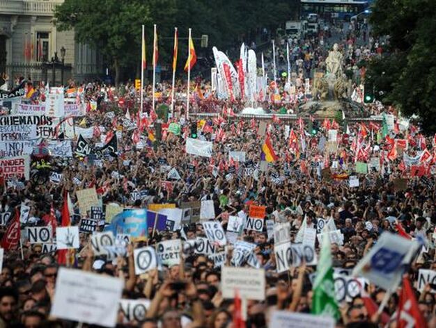 La manifestaci&oacute;n de Madrid a su paso por Cibeles. 

Foto: EFE &middot; Reuters &middot; AFP
