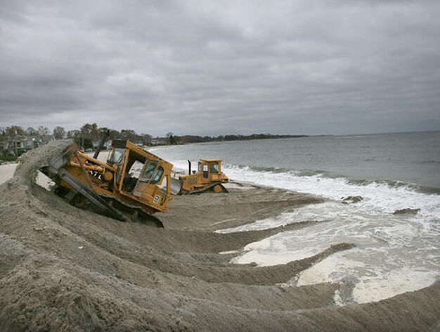 EEUU ya comienza a notar los efectos del hurac&aacute;n que afectar&aacute; a zonas del litoral como la ciudad de Nueva York.

Foto: REUTERS / AFP