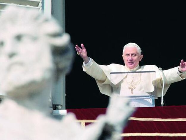 Benedicto XVI, hablando desde su ventana en El Vaticano.

Foto: Efe