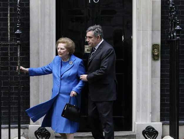 Margaret Thatcher, con el ex primer ministro brit&aacute;nico Gordon Brown.

Foto: EFE