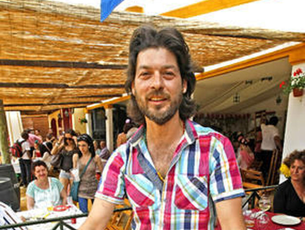 El artista. Manu&eacute; de Man&eacute; posa junto a una de sus mesas fr&iacute;as, ayer en la Feria.

Foto: Pascual