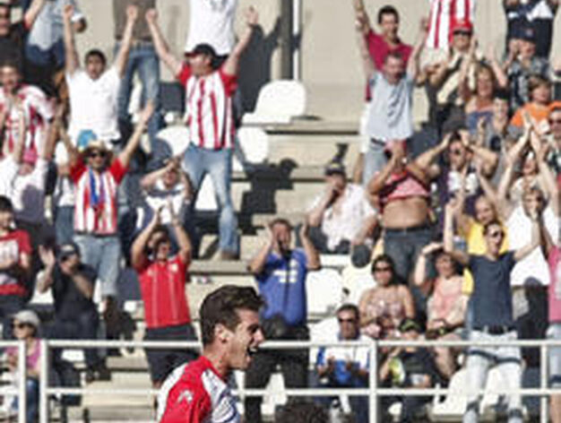 Los albirrojos regresan a Segunda B tras vapulear (4-0) al Tropez&oacute;n en el Mirador.

Foto: Erasmo Fenoy