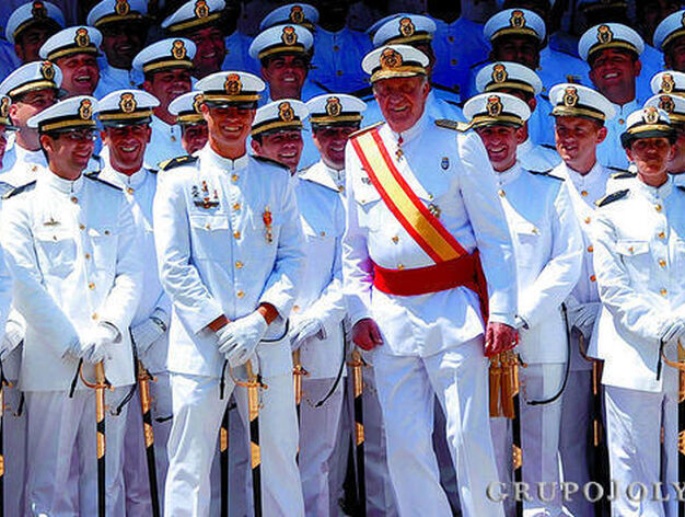 La &uacute;ltima entrega de despachos que presidi&oacute; el Rey en el a&ntilde;o 2007 en la Escuela de Suboficiales de la Armada en San Fernando./Rioja