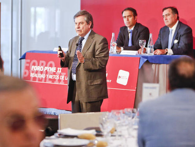 Marcos Urarte en su exposici&oacute;n sobre la competitividad de las empresas. 

Foto: Julio Gonz&aacute;lez