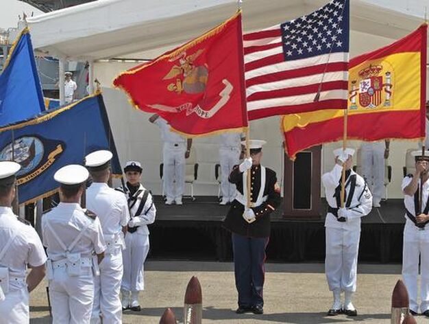 Rota recibe a otros 300 marines con el atraque del 'USS Ross'

Foto: Fito Carreto
