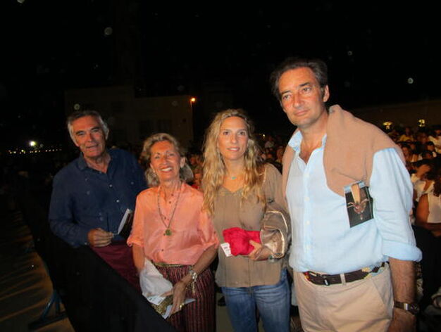 El arquitecto Carlos Delgado con su mujer Beli Alba, Diana Domecq y Luis L&oacute;pez de Carrizosa.

Foto: Ignacio Casas de Ciria