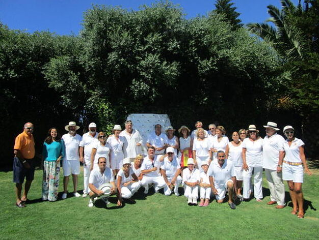 El grupo de jugadores participantes en el I Torneo de Croquet M&amp;H, celebrado en el Club de Golf de Costa Ballena, en Rota

Foto: Ignacio Casas de Ciria