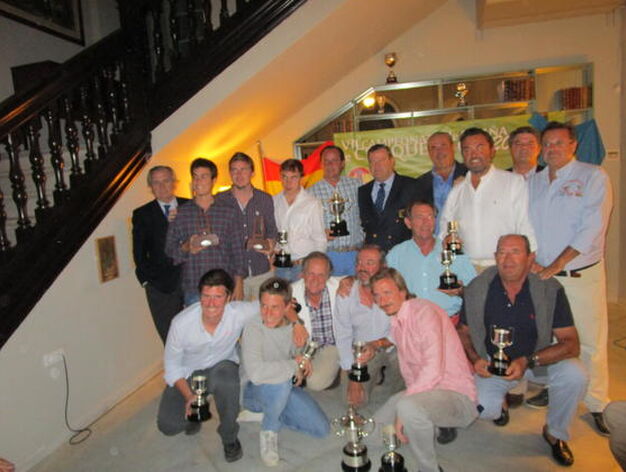 El grupo de ganadores del VII Campeonato de Espa&ntilde;a de Golf Croquet y el vig&eacute;simo de Croquet Association, tras la entrega de premios en el Club de Vistahermosa, en El Puerto de Santa Mar&iacute;a.