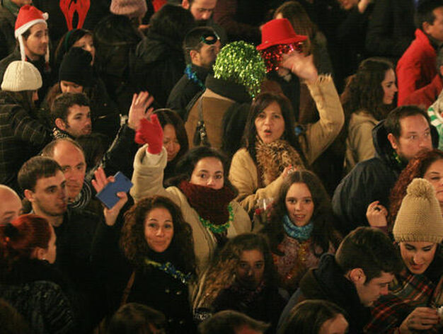 Miles de personas se congregan en Las Tendillas para despedir 2014 a pesar de las bajas temperaturas

Foto: O. Barrionuevo