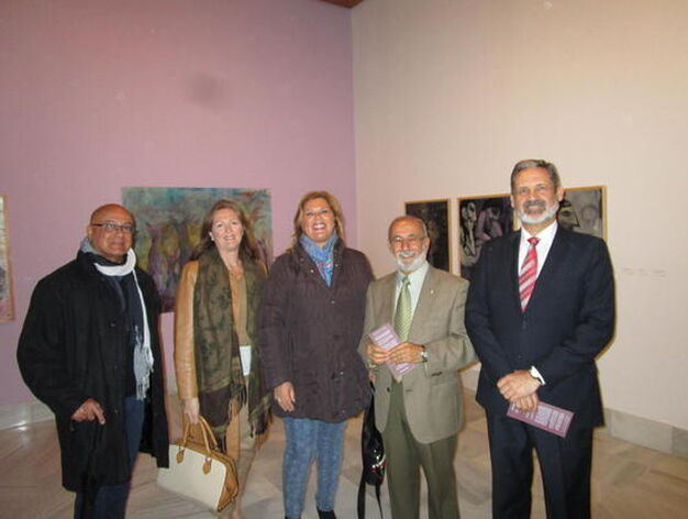 El artista Tony Carbonell con Luc&iacute;a Guti&eacute;rrez Cotarelo, Lola Palomino, Pepe Mac&iacute;as y Vicente Ortells.