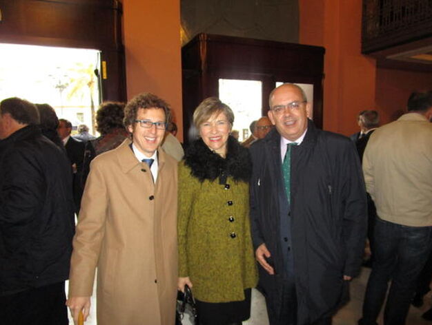 Enrique Garc&iacute;a, Lourdes Acosta y Javier S&aacute;nchez Rojas.