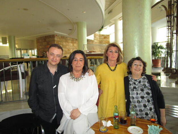 Pedro Quir&oacute;s, Ana Chico, Mary Redondo  y Fanny Arriola, durante el homenaje, en el Hotel Playa.

Foto: Ignacio Casas de Ciria