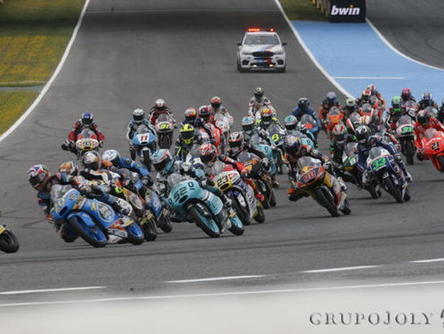 La carrera de Moto3 volvi&oacute; a deslumbrar en el trazado jerezano, con un ritmo trepidante y emoci&oacute;n hasta el final.

Foto: Pascual