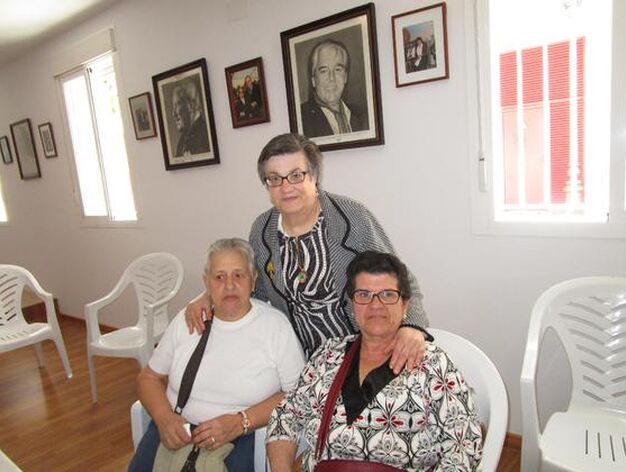 Las veteranas de la asociaci&oacute;n Carmen Gelo, Emilia Escalante y Antonia N&uacute;&ntilde;ez.

Foto: Ignacio Casas de Ciria