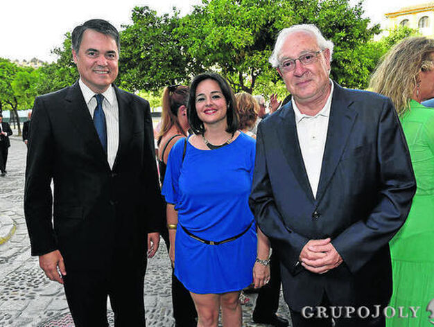 Los parlamentarios andaluces del Partido Popular Carlos Rojas, Virginia P&eacute;rez y Jaime Raynaud.


Foto: VICTORIA HIDALGO / JUAN CARLOS VAZQUEZ