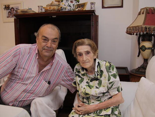 El anfitri&oacute;n Evaristo Maira, con su madre Maruja Paradela.

Foto: Ignacio Casas de Ciria