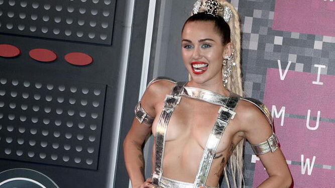 Miley Cyrus - MTV Gala 2015