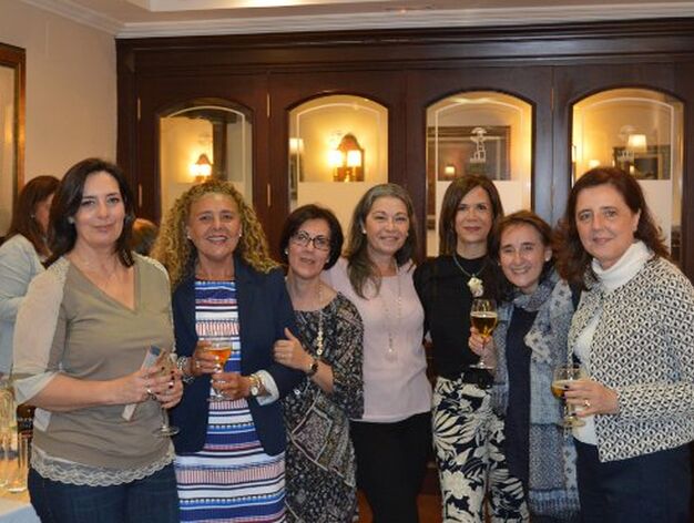 Concha Lara, Inma de Alba, Inma Herrera, Rosa Dodero, Aurora Bechiareli, Margarita Grijuela y Reme Blanco.

Foto: Ignacio Casas de Ciria