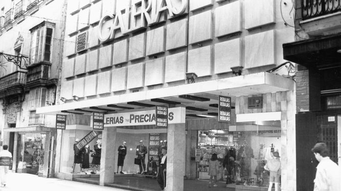 La fachada de Galerías Preciados poco antes de que estos grandes almacenes cerraran sus puertas en el verano de 1995.