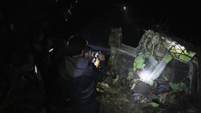 48 muertos al caer un avión en Pakistán