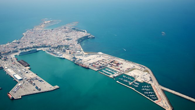 Imagen aérea del puerto de Cádiz