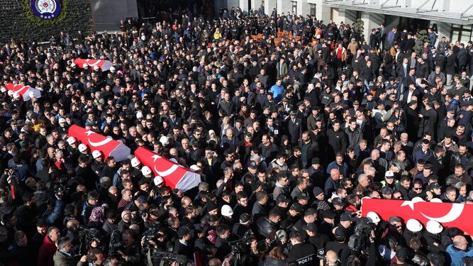 Primeros funerales de las víctimas.
