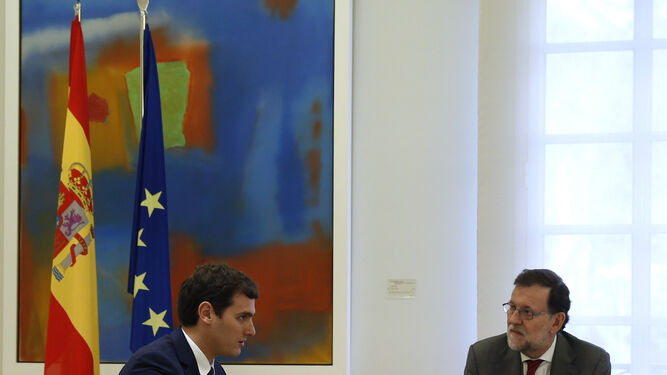 Rajoy se entrevista con Albert Rivera en diciembre del año pasado.