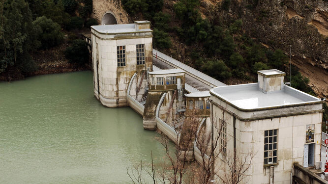 La Junta cede las casas de la presa para un museo sobre el agua