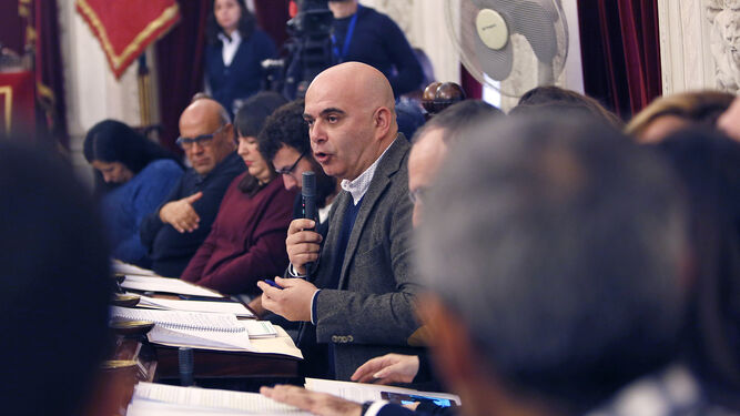 El concejal de Economía y Hacienda, David Navarro, en una intervención en el Pleno municipal.