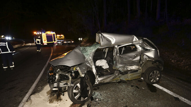 Estado de uno de los vehículos implicados en un accidente mortal en Porriño, Pontevedra, el pasado mes de diciembre.