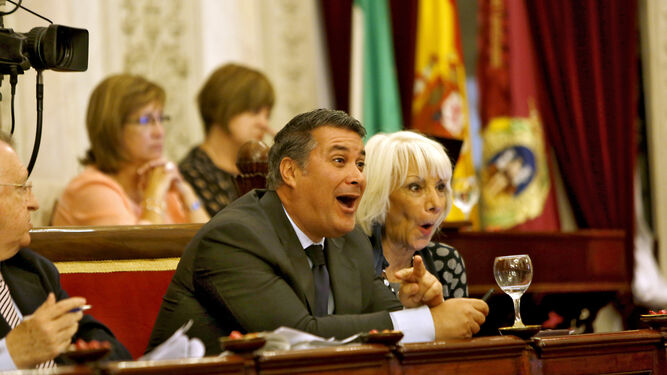 Ignacio Romaní y Teófila Martínez, en una pasada sesión plenaria.