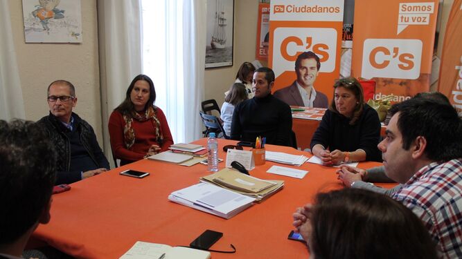 Reunión de Ciudadanos en su sede isleña con representantes de Facecosan.