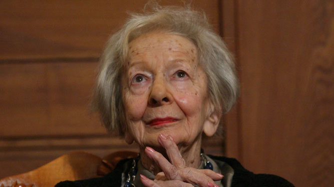 La poeta, ensayista y traductora polaca Wislawa Szymborska (Kórnik, 1923-Cracovia, 2012).