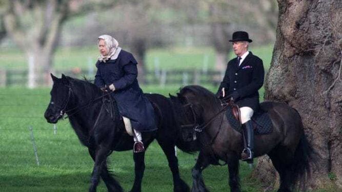 Isabel II sigue montando a caballo a sus casi 91 años