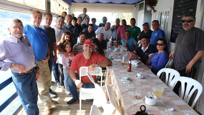 Los miembros del Club Náutico celebraron una comida de hermandad con las capturas logradas.