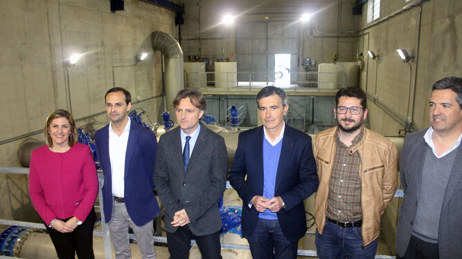 El consejero visitó el nuevo depósito del Agostado junto a Irene García y los alcaldes Víctor Mora, Javier Ruiz y Jorge Rodríguez.