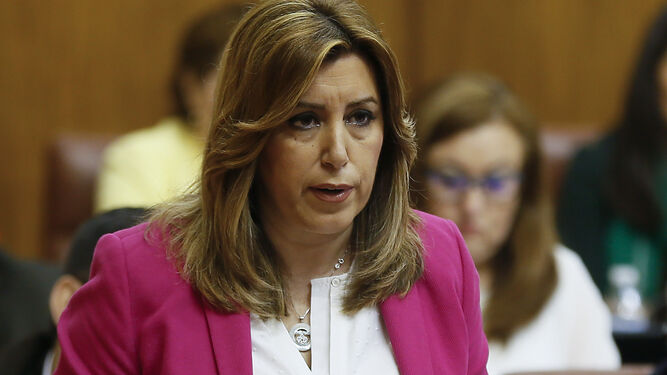 La presidenta Susana Díaz, durante la sesión de control de ayer.