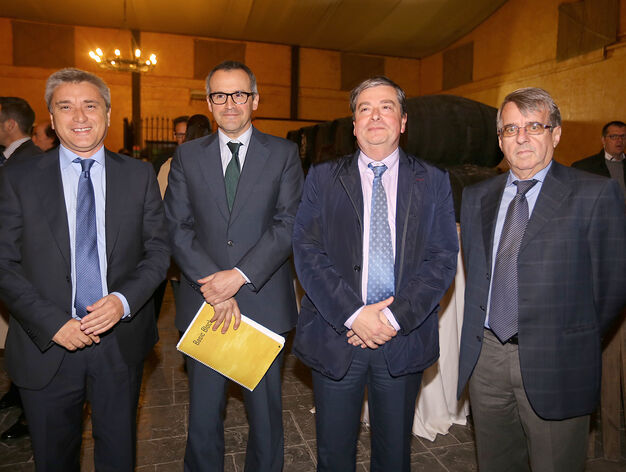 El profesor Fernando Llagas (segundo por la izquierda), con Francisco Jim&eacute;nez, Manuel Ferraz y Tom&aacute;s Criado, de la empresa Aqualia.