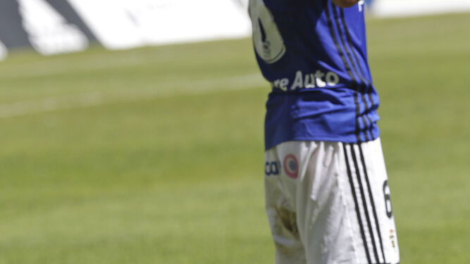 Aitor García muestra un gesto de desesperación durante un partido de Liga.