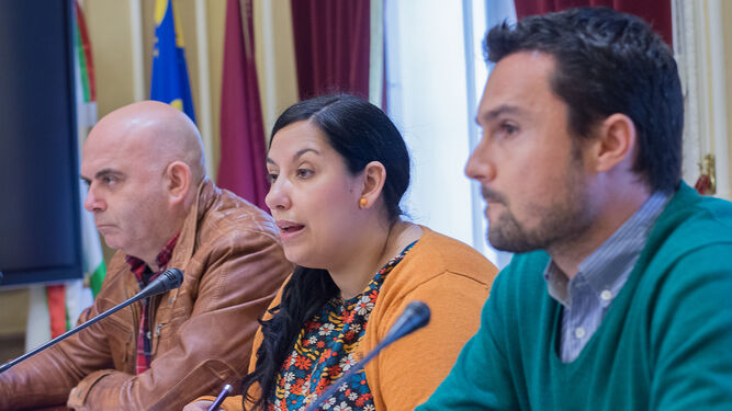 Navarro, Fernández y Vila, en rueda de prensa.
